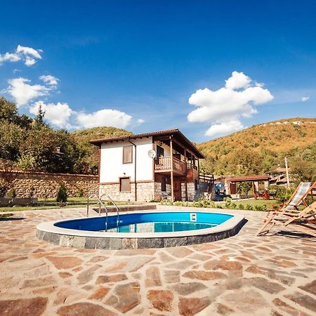 Guest House Hristova Kashta - Христова Къща Cherni Vrukh Bagian luar foto