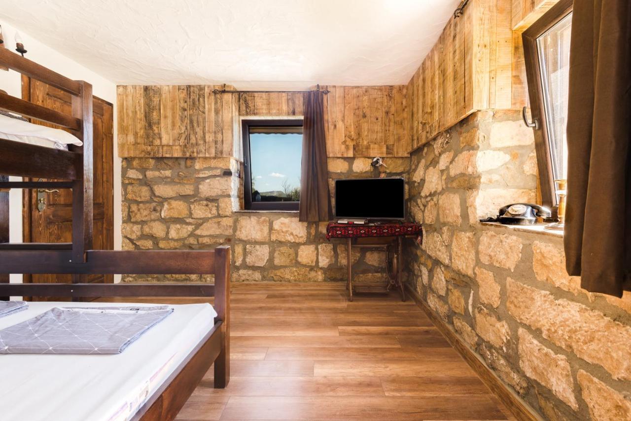 Guest House Hristova Kashta - Христова Къща Cherni Vrukh Bagian luar foto