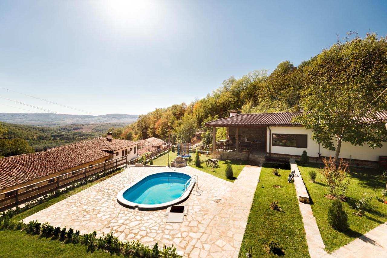 Guest House Hristova Kashta - Христова Къща Cherni Vrukh Bagian luar foto