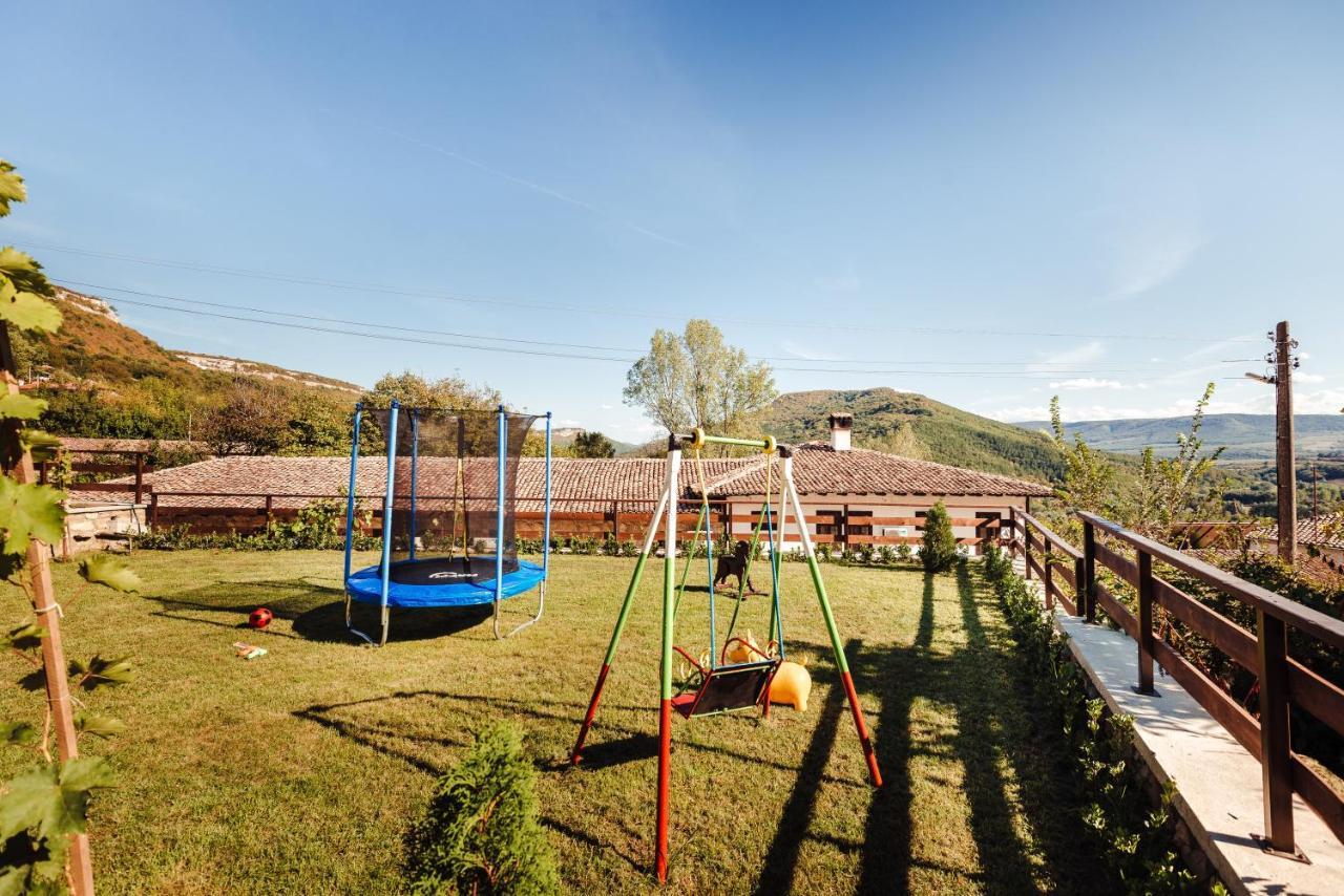 Guest House Hristova Kashta - Христова Къща Cherni Vrukh Bagian luar foto