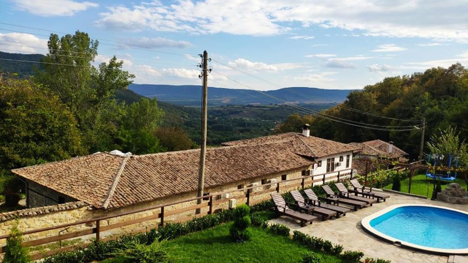 Guest House Hristova Kashta - Христова Къща Cherni Vrukh Bagian luar foto