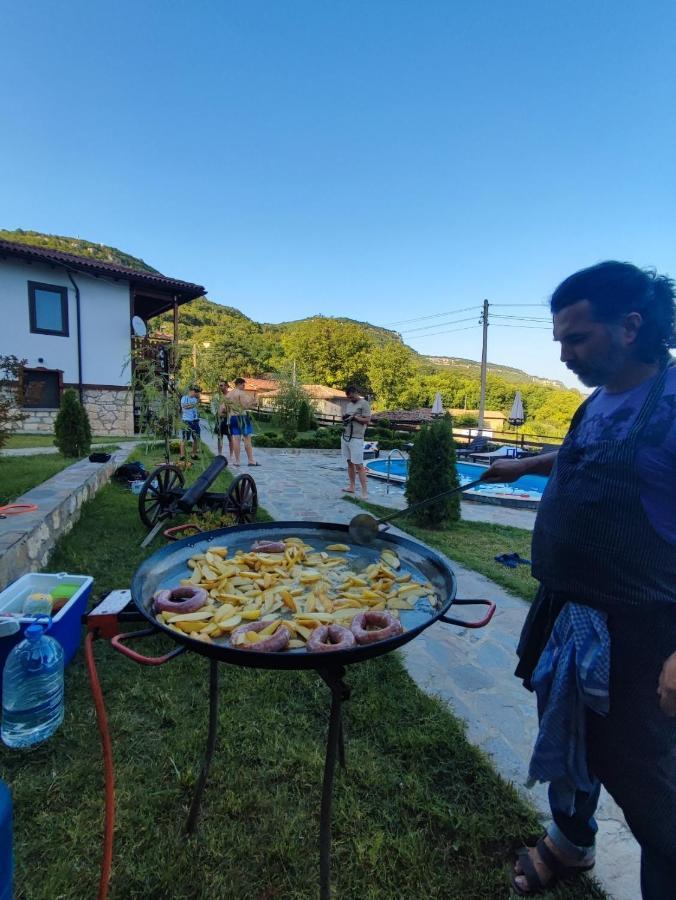 Guest House Hristova Kashta - Христова Къща Cherni Vrukh Bagian luar foto