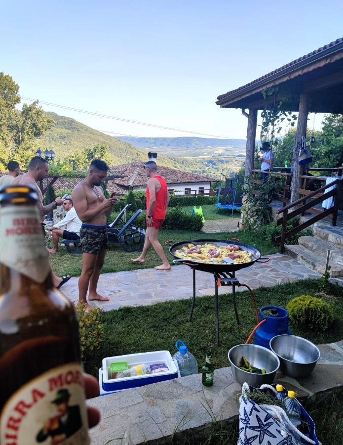 Guest House Hristova Kashta - Христова Къща Cherni Vrukh Bagian luar foto