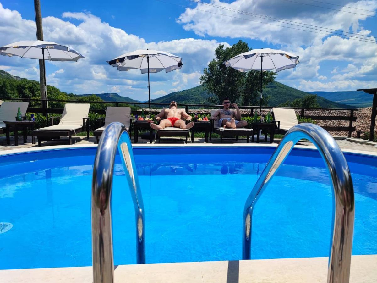 Guest House Hristova Kashta - Христова Къща Cherni Vrukh Bagian luar foto