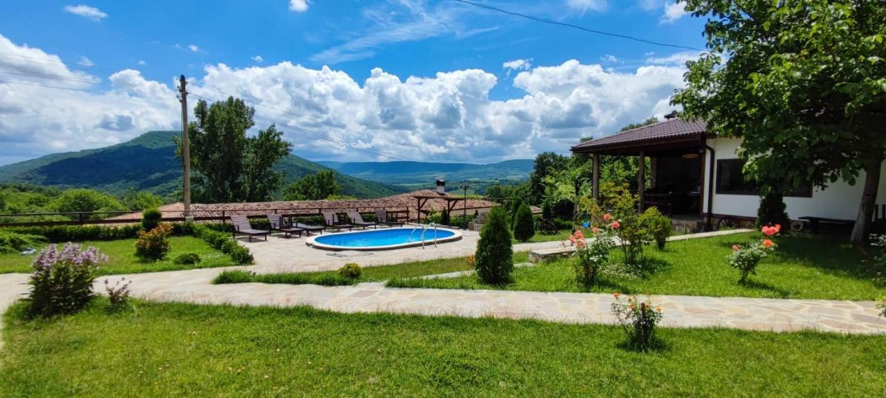 Guest House Hristova Kashta - Христова Къща Cherni Vrukh Bagian luar foto