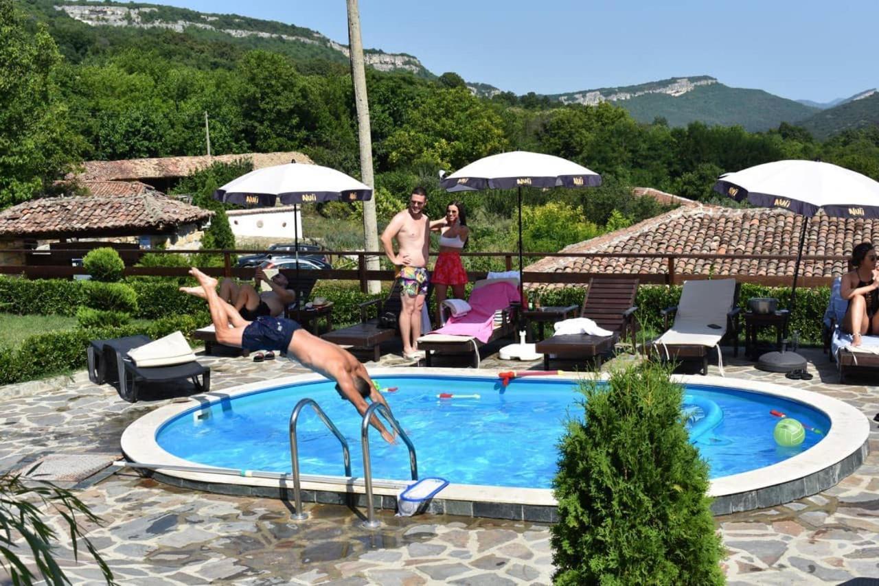Guest House Hristova Kashta - Христова Къща Cherni Vrukh Bagian luar foto