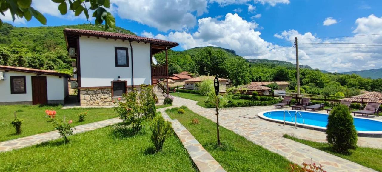 Guest House Hristova Kashta - Христова Къща Cherni Vrukh Bagian luar foto