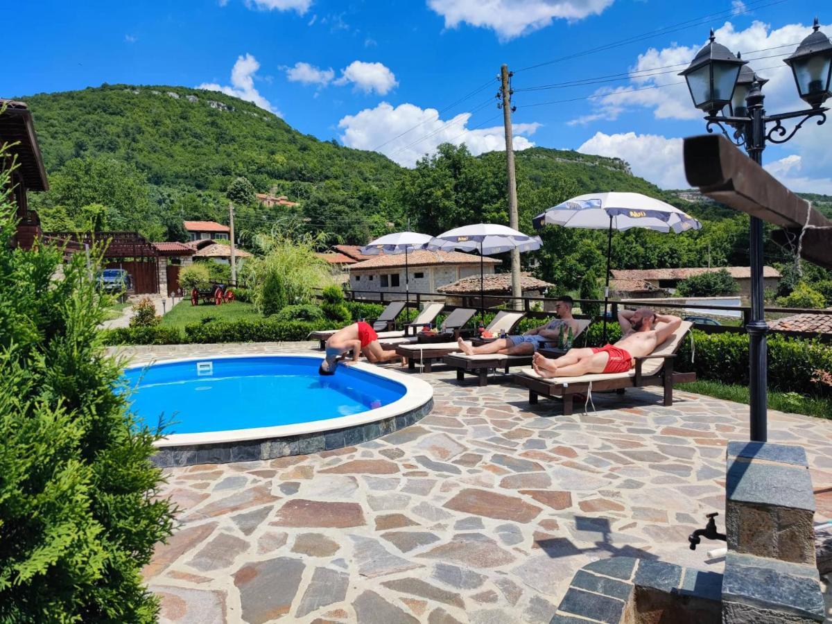 Guest House Hristova Kashta - Христова Къща Cherni Vrukh Bagian luar foto